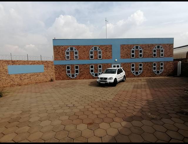 1,335M² WAREHOUSE FOR SALE IN ANDERBOLT
